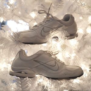 NIKE SHOES | TRAINING | WOMENS | FITS LIKE A 7 !!!